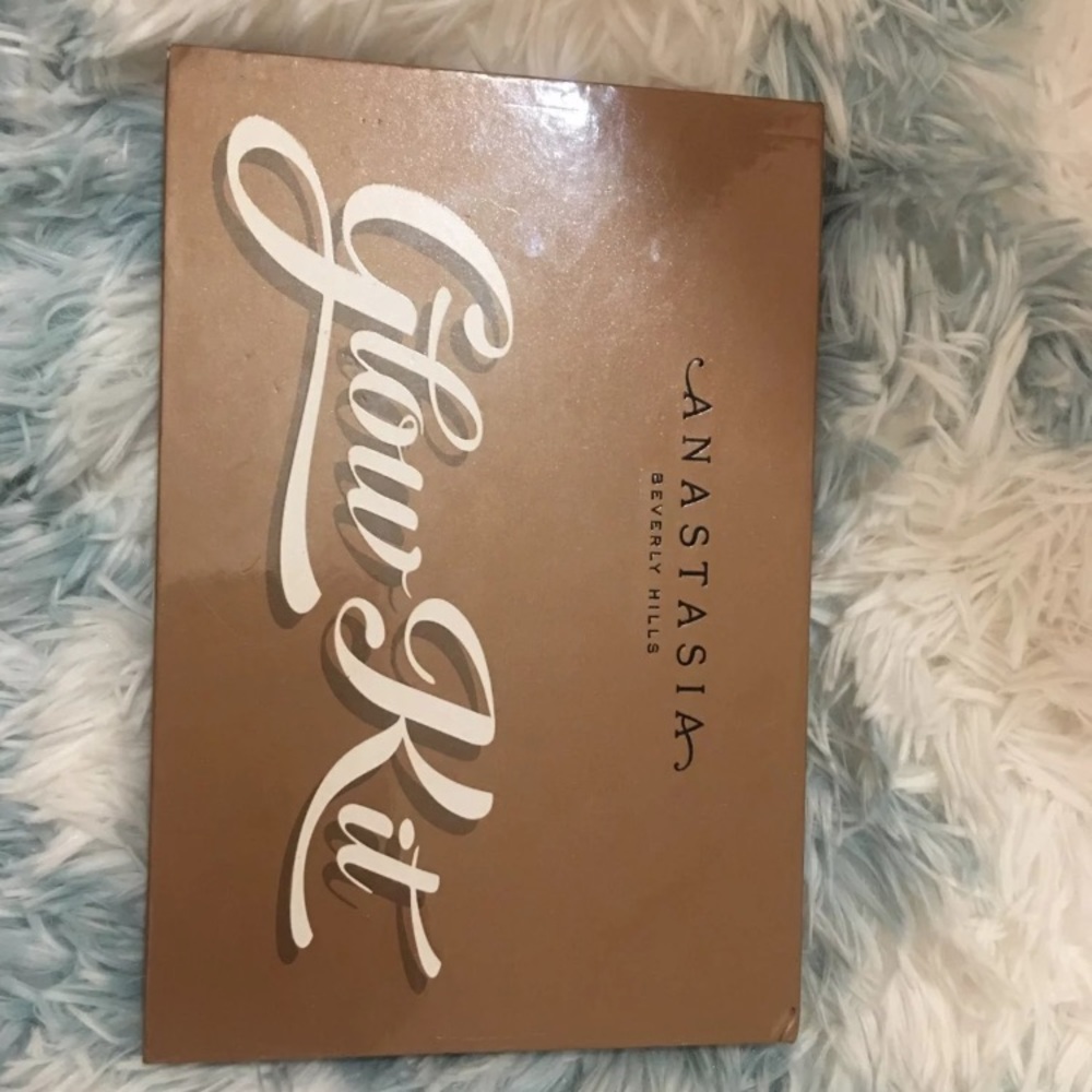 Anastasia Beverly Hills glow kit